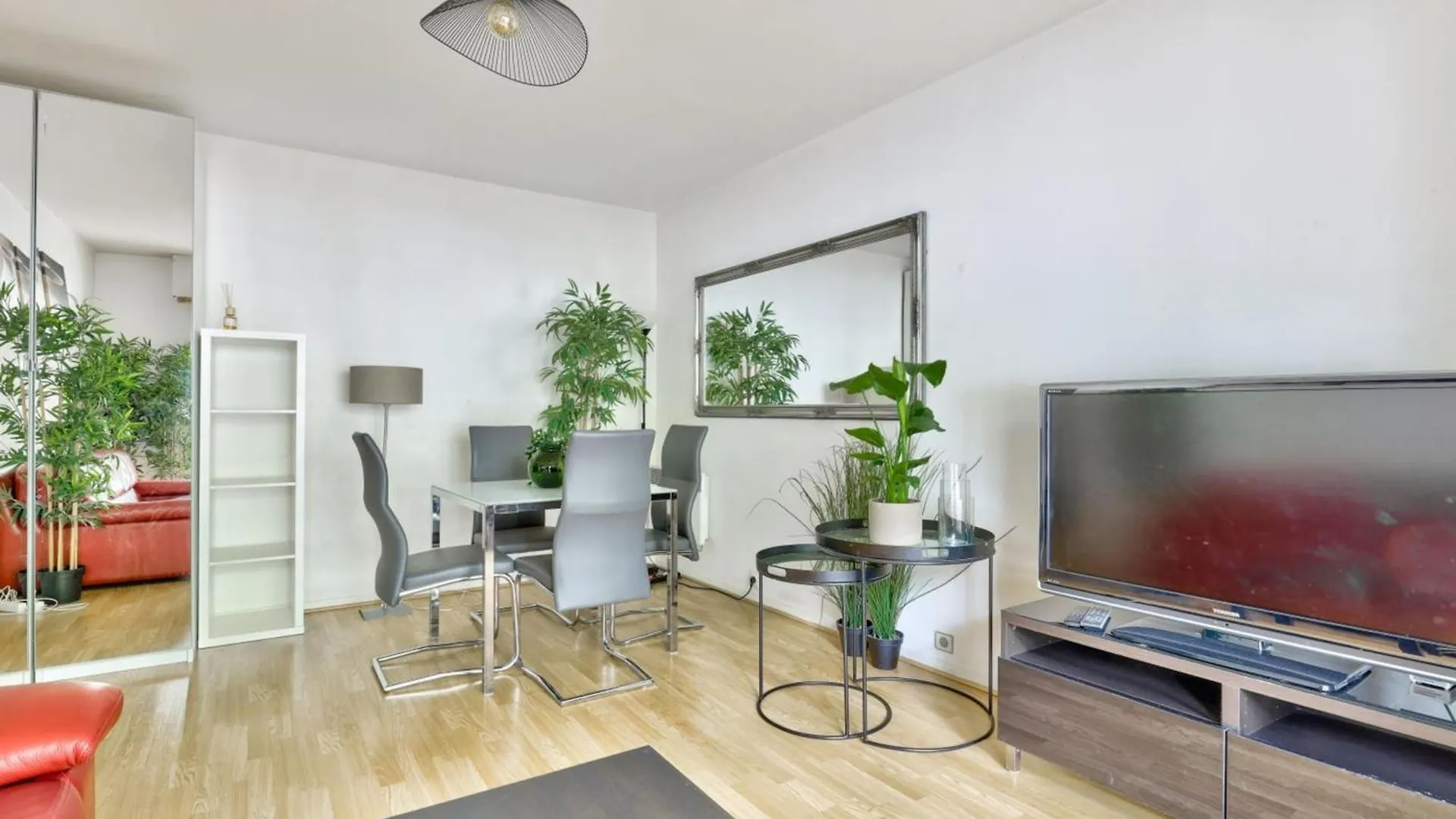 2 Rooms Apartment With Garden Parijs